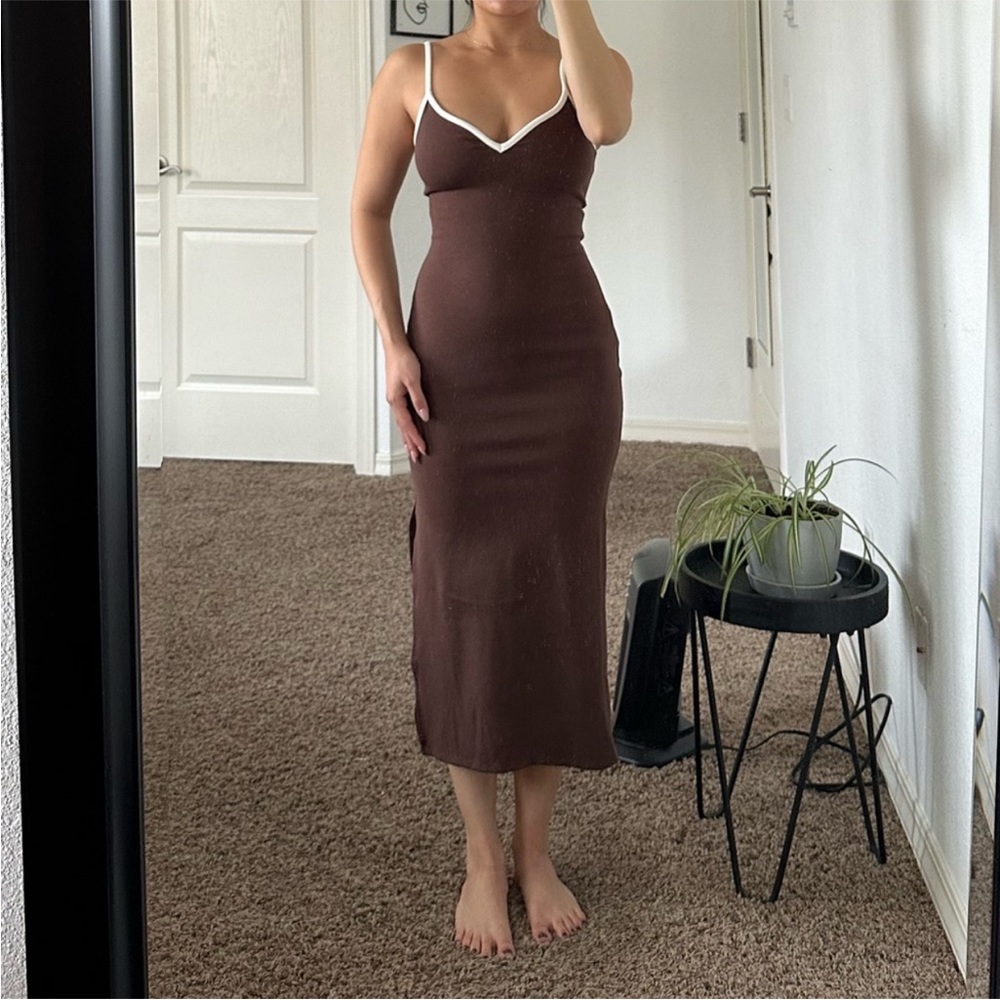 NWOT Abercrombie Notch Neck Brown Dress With White Piping And Slit - Picture 4 of 14